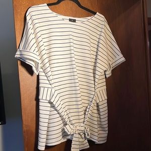 Last chance before I donate! Tie front short sleeve work top